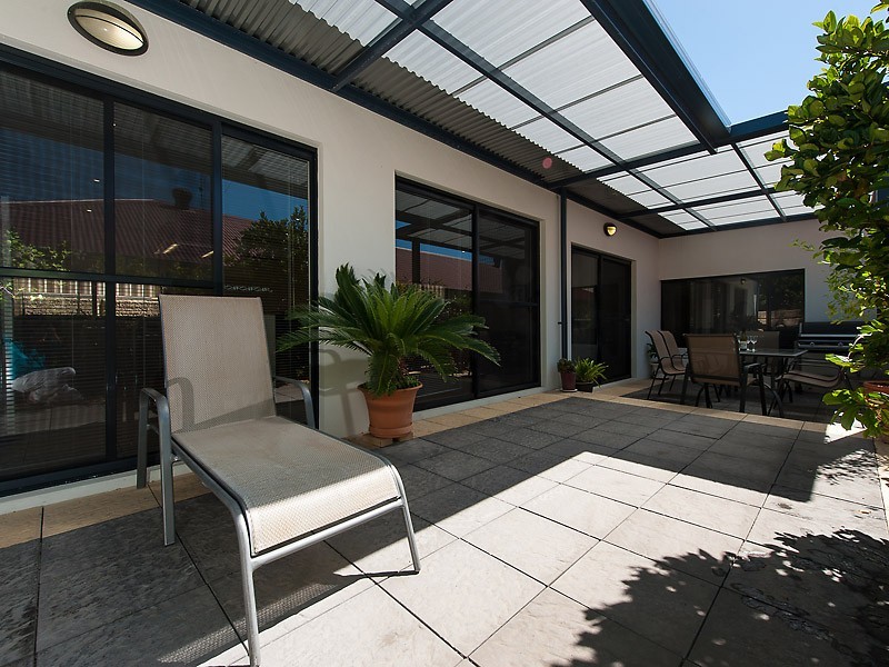 11B Pinewood Avenue, Kardinya WA 6163