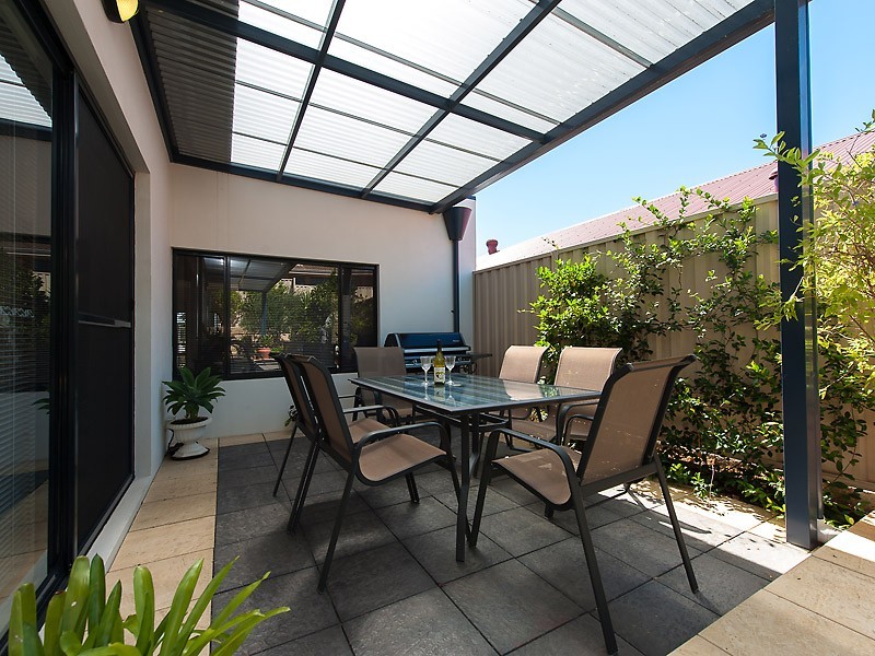 11B Pinewood Avenue, Kardinya WA 6163