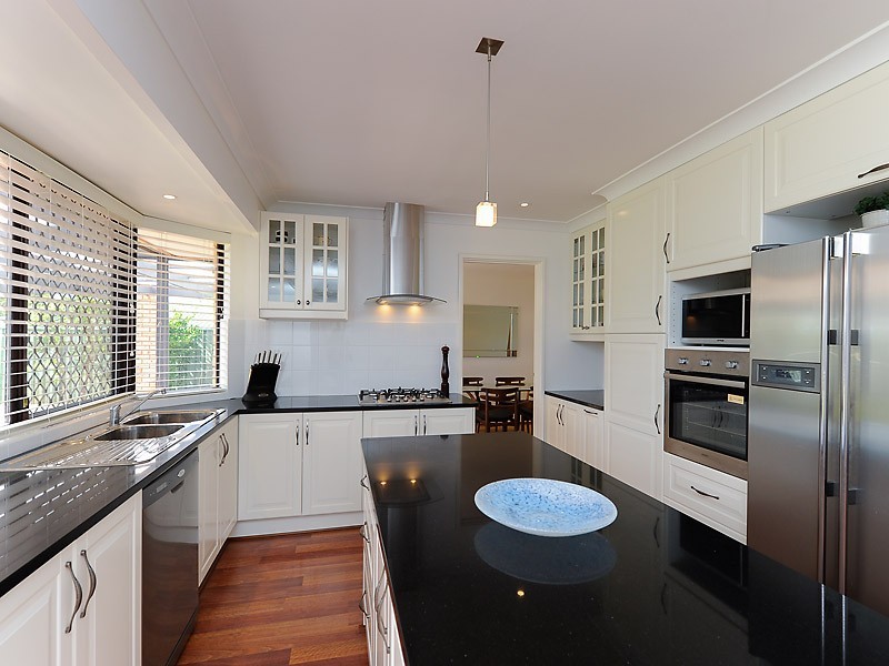16 Scouler Way, Bateman WA 6150