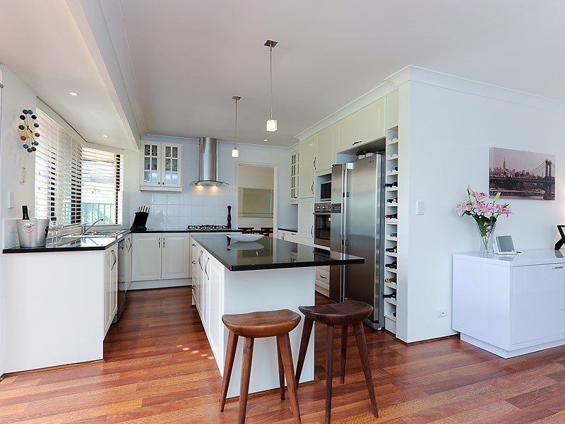 16 Scouler Way, Bateman WA 6150