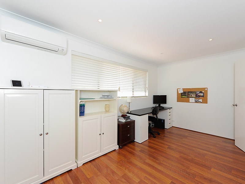 16 Scouler Way, Bateman WA 6150
