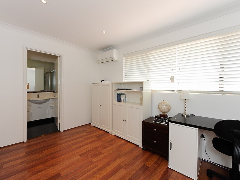 16 Scouler Way, Bateman WA 6150