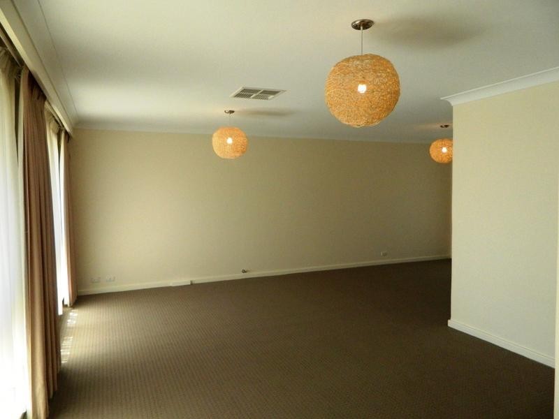 33 More Crescent, Bull Creek WA 6149