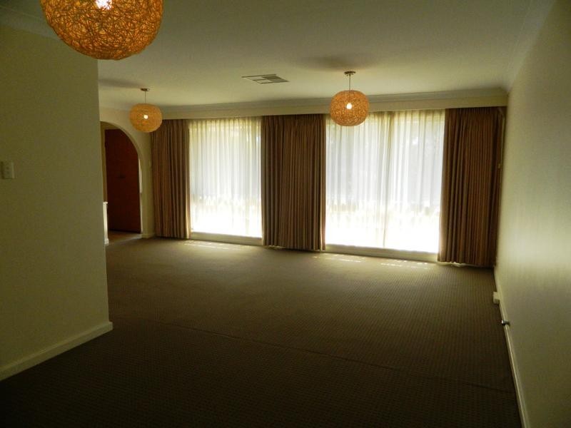 33 More Crescent, Bull Creek WA 6149