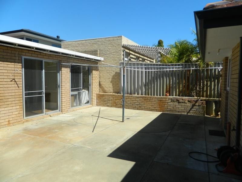 33 More Crescent, Bull Creek WA 6149