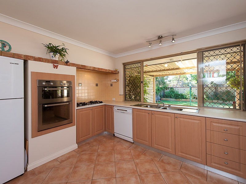 15 McKivett Crescent, Leeming WA 6149