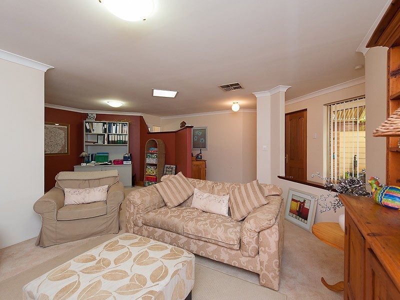 15 McKivett Crescent, Leeming WA 6149