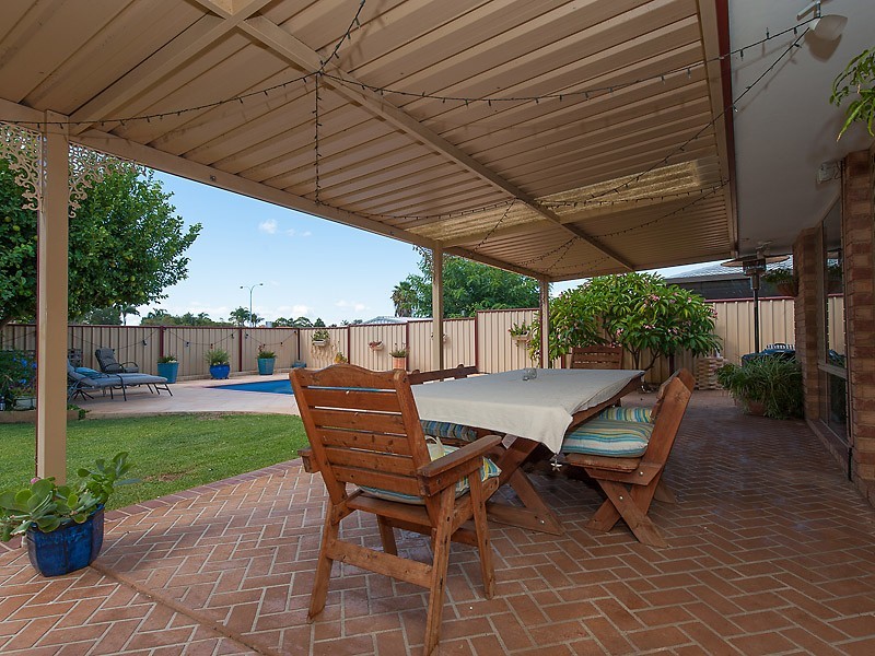 15 McKivett Crescent, Leeming WA 6149