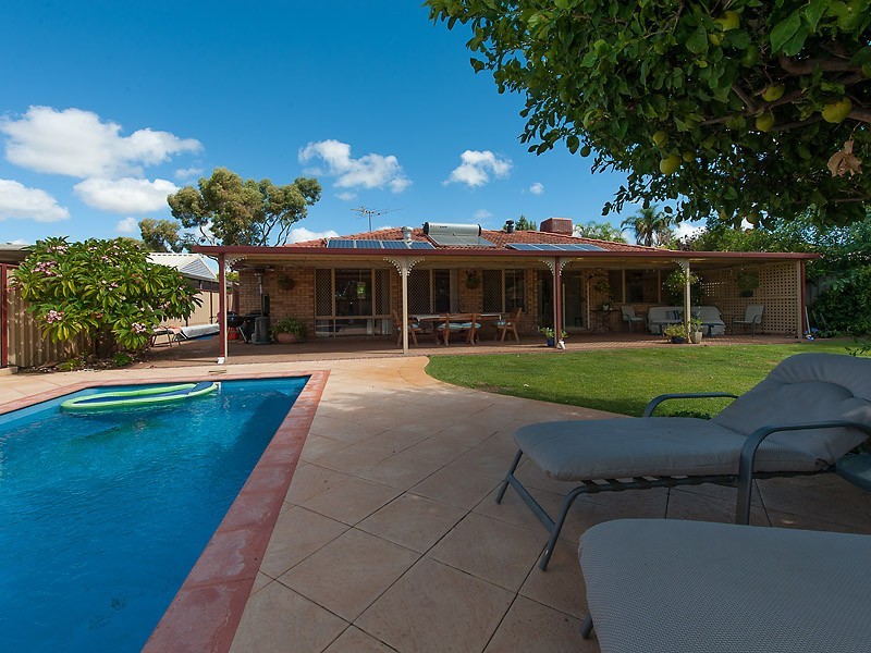 15 McKivett Crescent, Leeming WA 6149