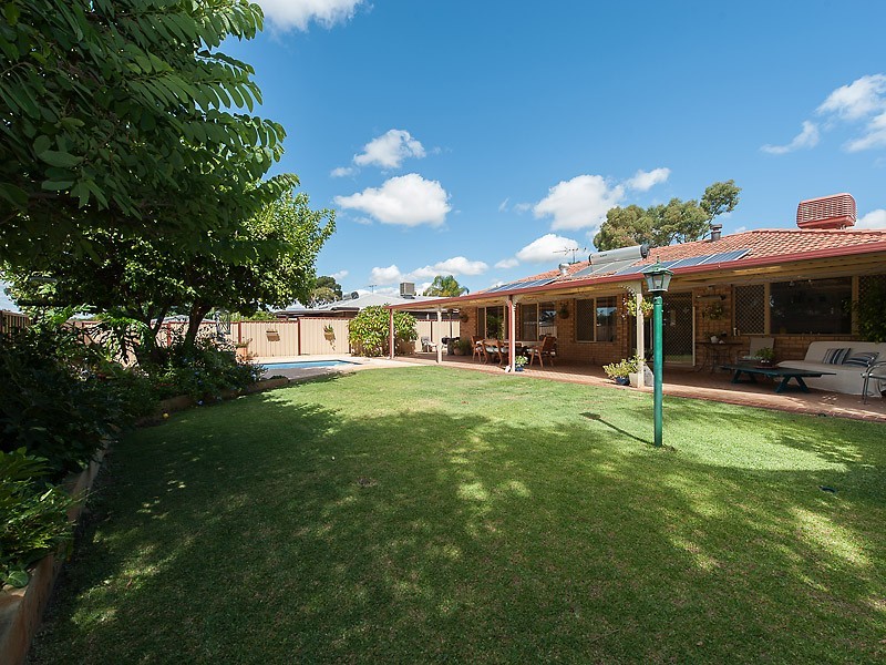 15 McKivett Crescent, Leeming WA 6149