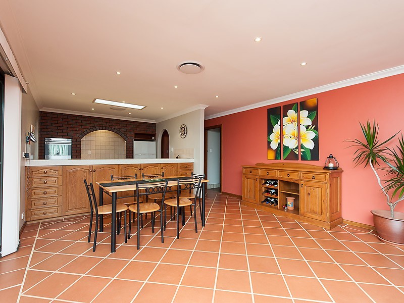 1 Redwood Lane, Willetton WA 6155