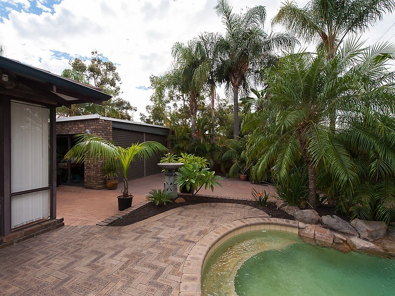 1 Redwood Lane, Willetton WA 6155