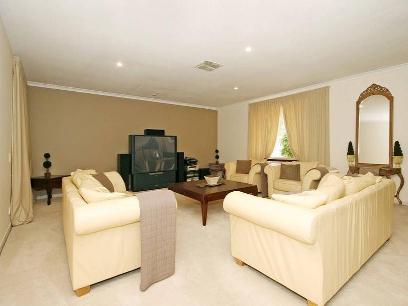 17 Mossman Crescent, Bull Creek WA 6149