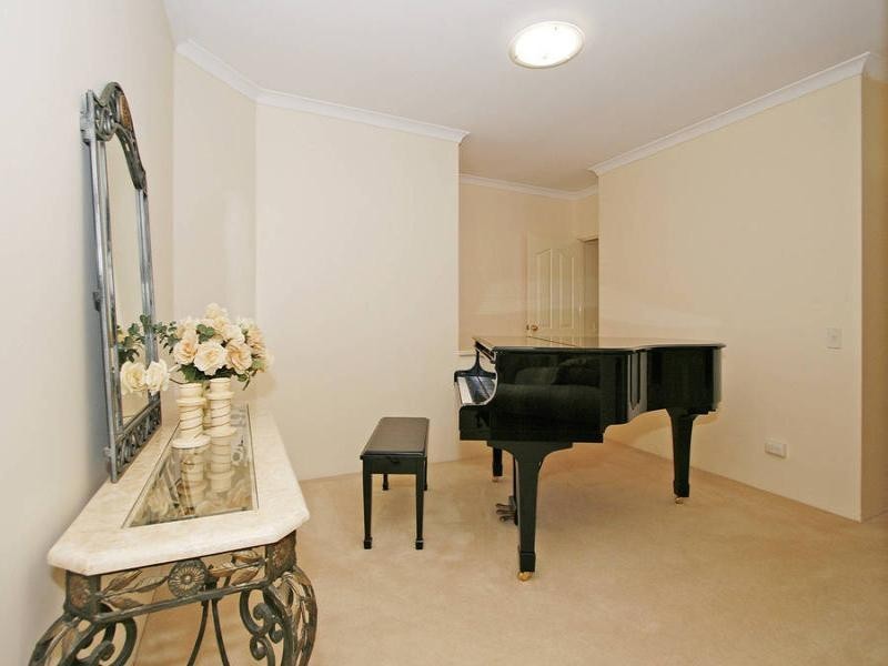 17 Mossman Crescent, Bull Creek WA 6149