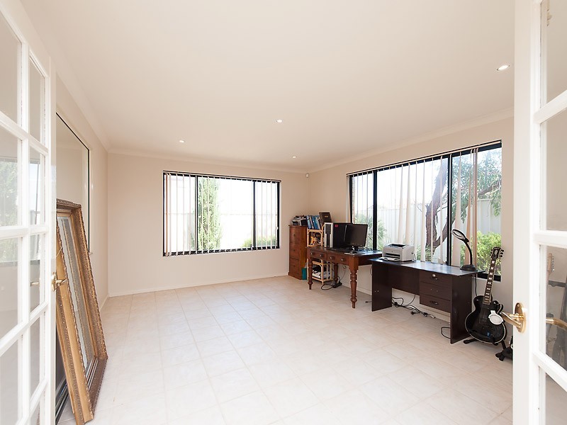 36 Fairbairn Road, Coogee WA 6166