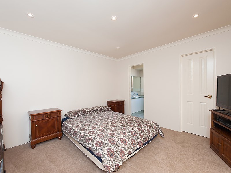 36 Fairbairn Road, Coogee WA 6166