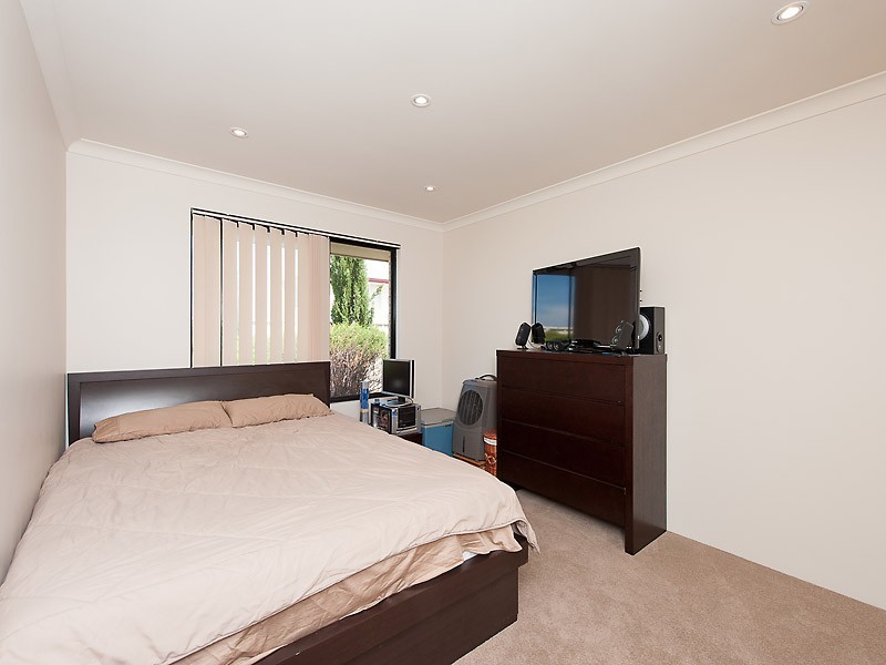 36 Fairbairn Road, Coogee WA 6166