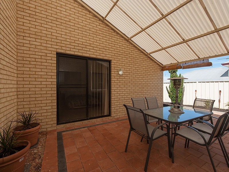 36 Fairbairn Road, Coogee WA 6166