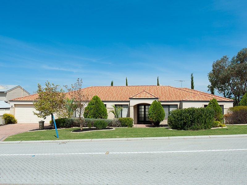 36 Fairbairn Road, Coogee WA 6166