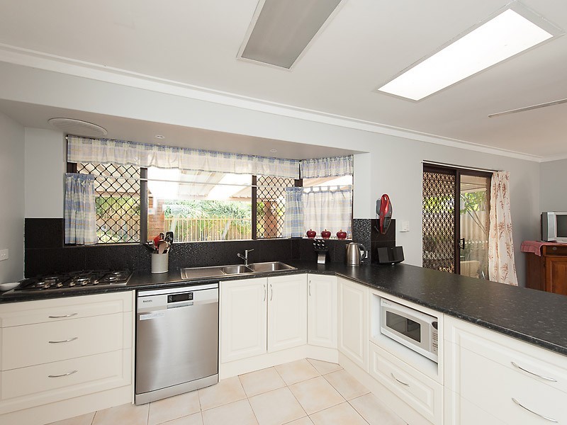 32 Burnett Avenue, Leeming WA 6149