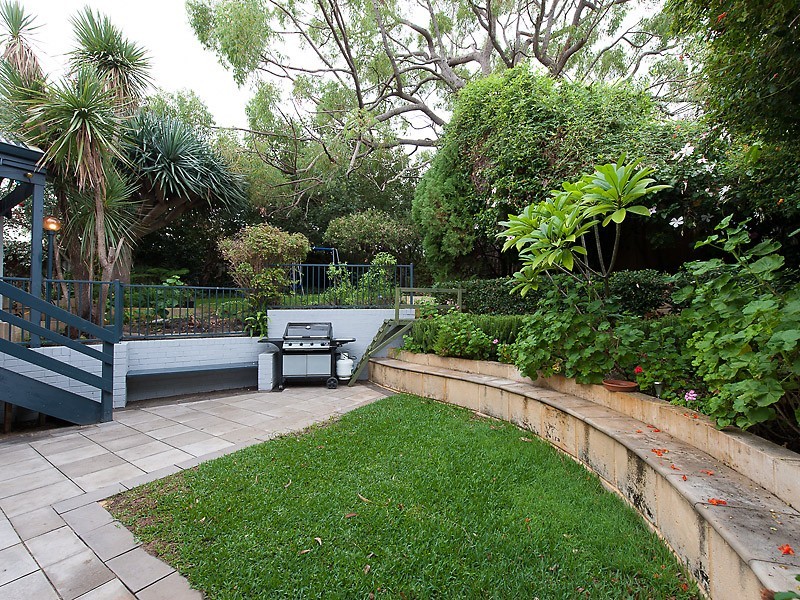 75 Dean Road, Bateman WA 6150