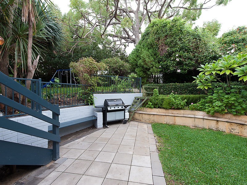 75 Dean Road, Bateman WA 6150