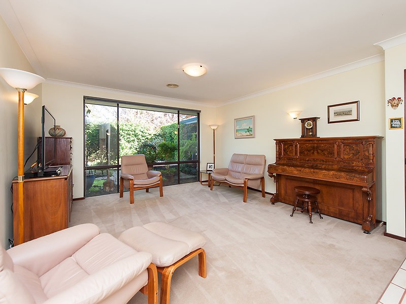 1 Cotton Crescent, Bull Creek WA 6149