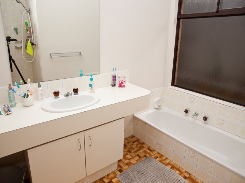 2 Masefield Avenue, North Lake WA 6163