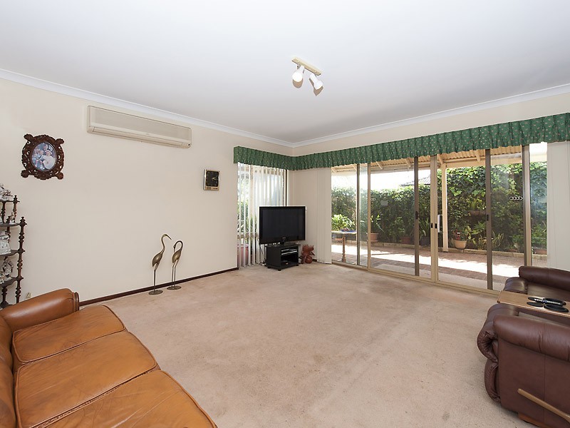 4 Penno Court, Leeming WA 6149