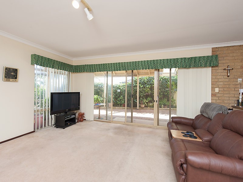 4 Penno Court, Leeming WA 6149
