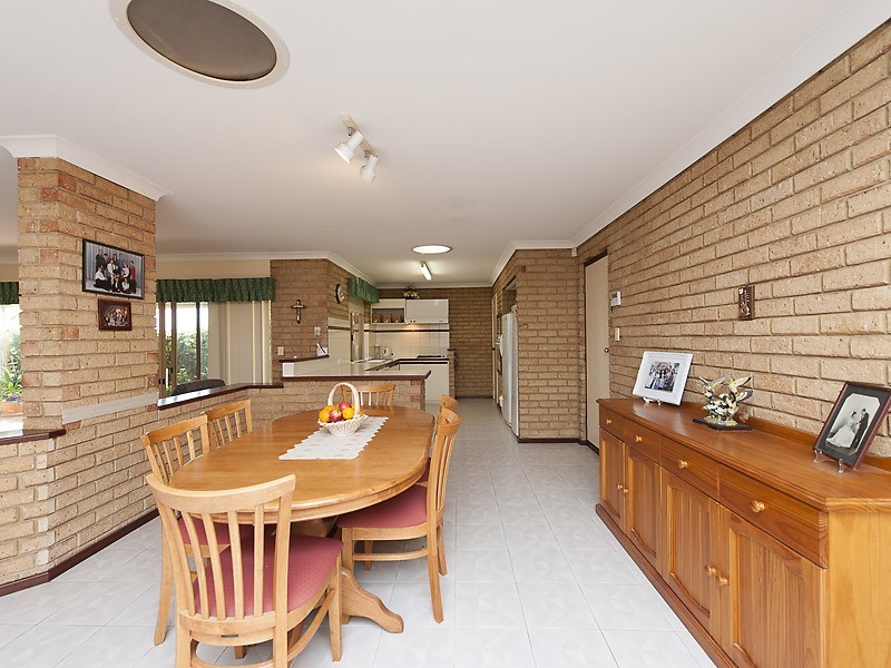4 Penno Court, Leeming WA 6149