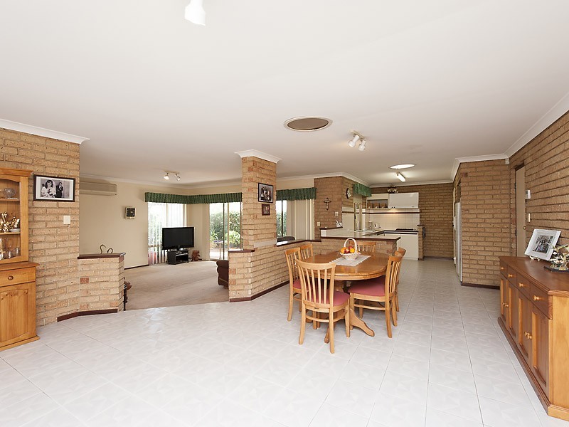 4 Penno Court, Leeming WA 6149