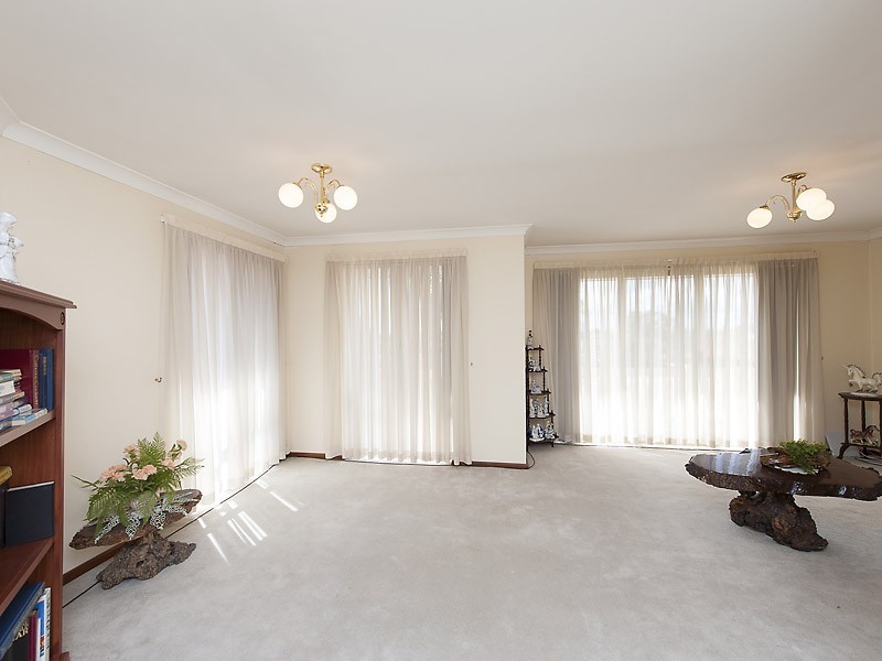 4 Penno Court, Leeming WA 6149