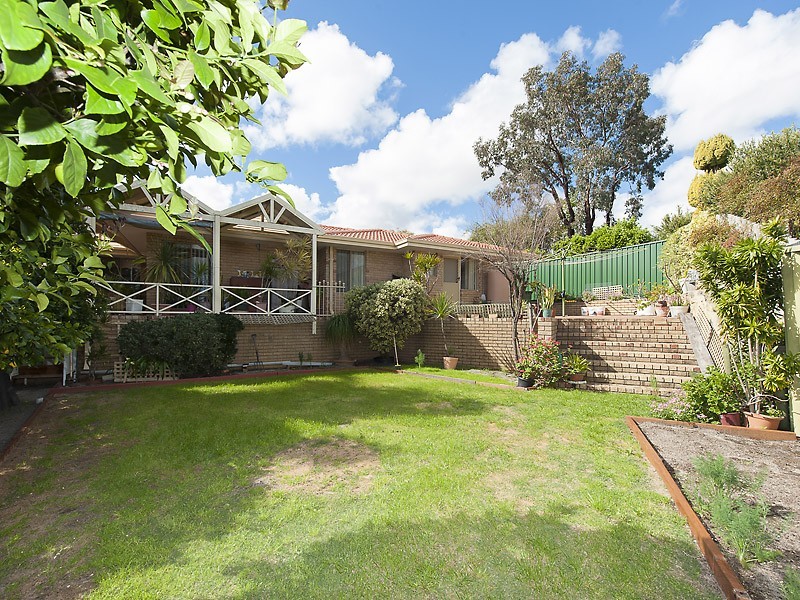 4 Penno Court, Leeming WA 6149
