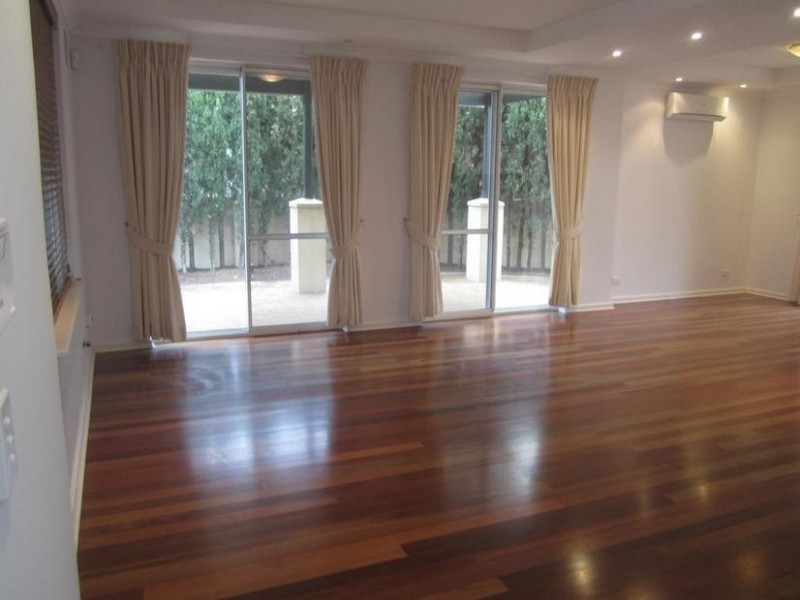 8 Tallow Tree Crescent, Subiaco WA 6008