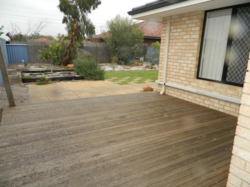 5 Donaldson Street, Queens Park WA 6107