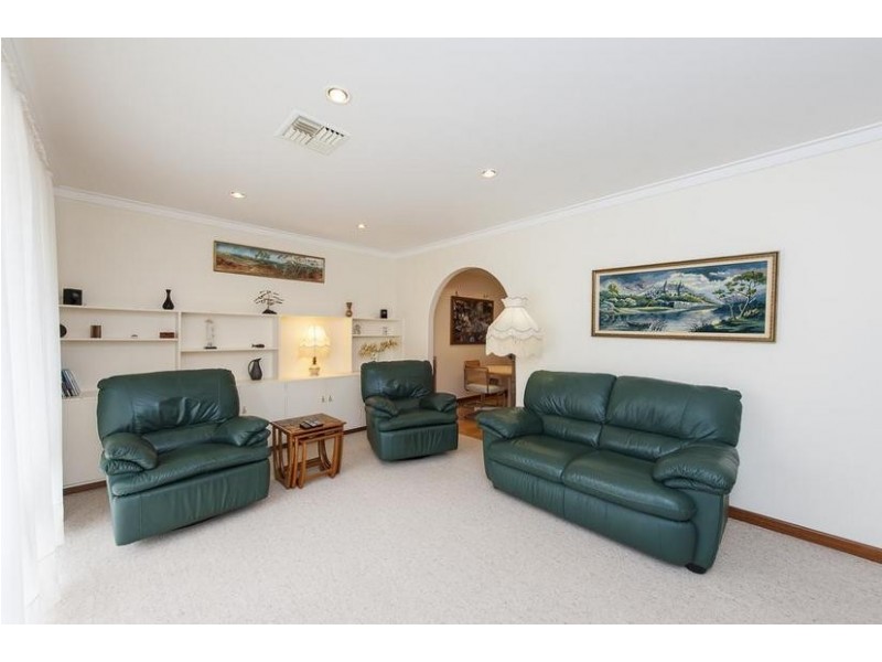 11 Bartling Crescent, Bateman WA 6150