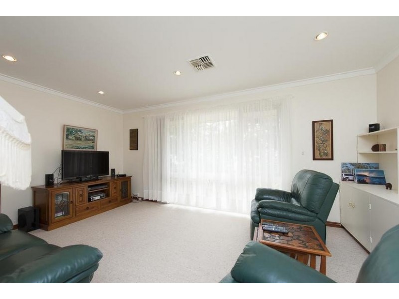 11 Bartling Crescent, Bateman WA 6150