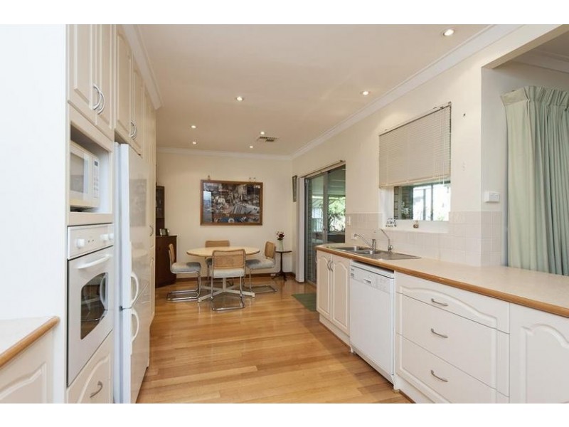 11 Bartling Crescent, Bateman WA 6150