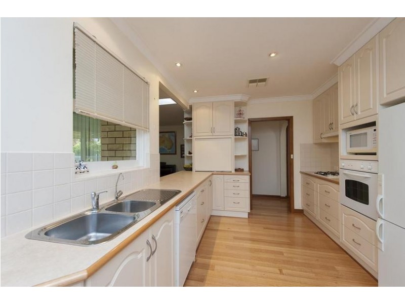 11 Bartling Crescent, Bateman WA 6150