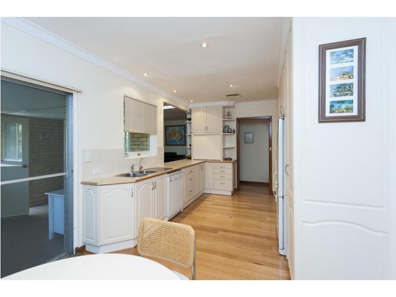 11 Bartling Crescent, Bateman WA 6150