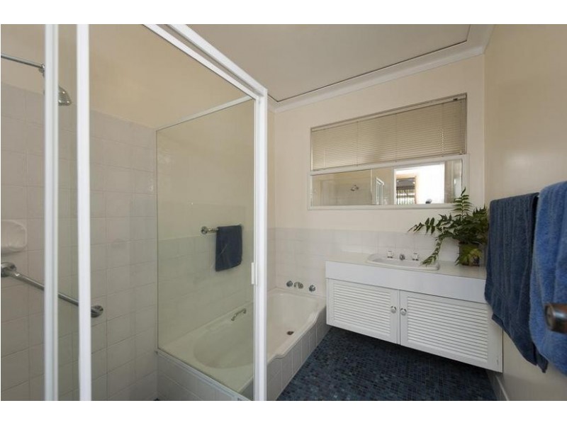 11 Bartling Crescent, Bateman WA 6150