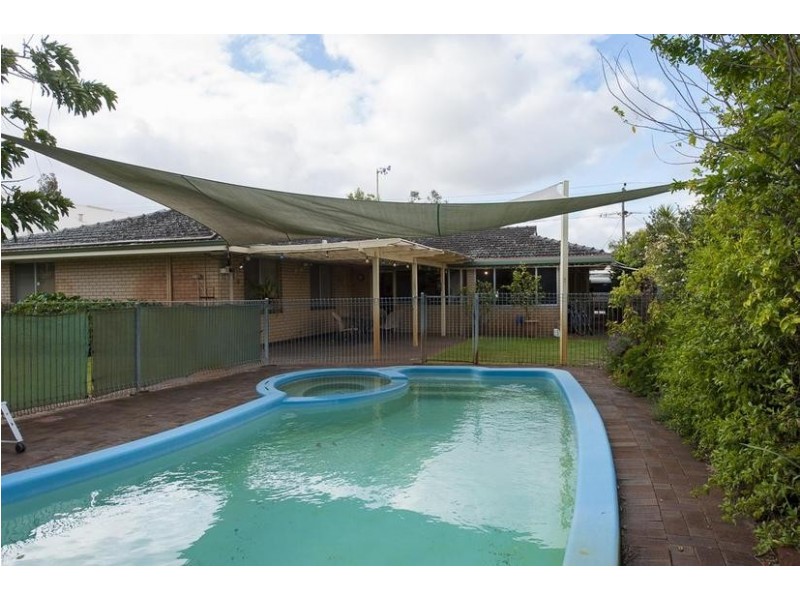 11 Bartling Crescent, Bateman WA 6150