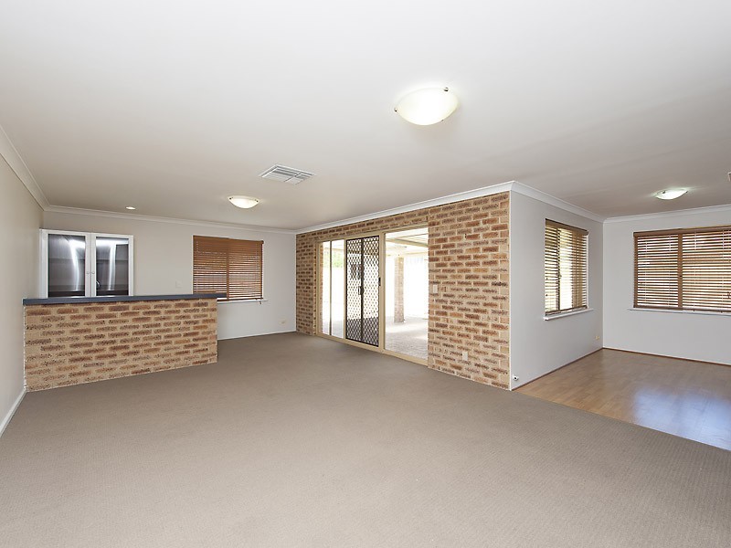 17 Curran Place, Leeming WA 6149