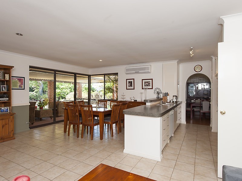 13 Envall Way, Leeming WA 6149