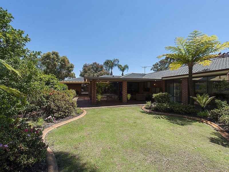 13 Envall Way, Leeming WA 6149