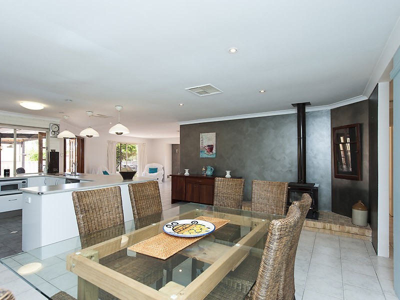 11 McGuiness Drive, Leeming WA 6149