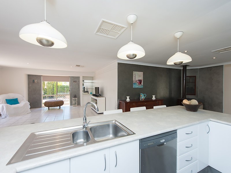 11 McGuiness Drive, Leeming WA 6149