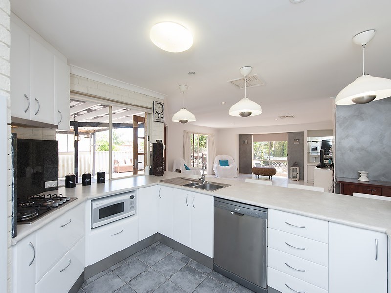 11 McGuiness Drive, Leeming WA 6149