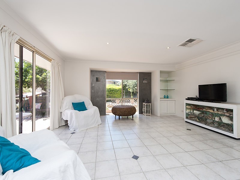 11 McGuiness Drive, Leeming WA 6149